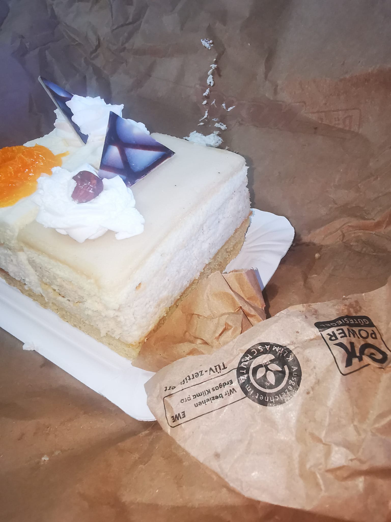 Oberseite der Marzipanschnitte mit Dekor